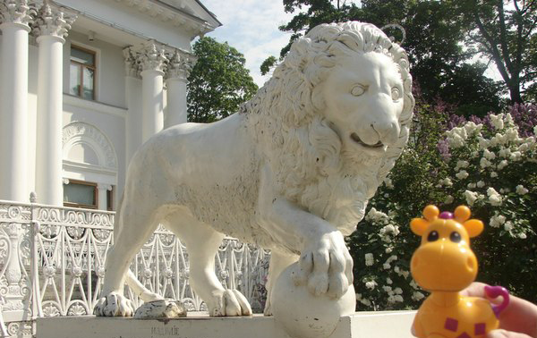 detskiye-knigi-neskuchnyye-progulki-s-nakhodilkami-sn