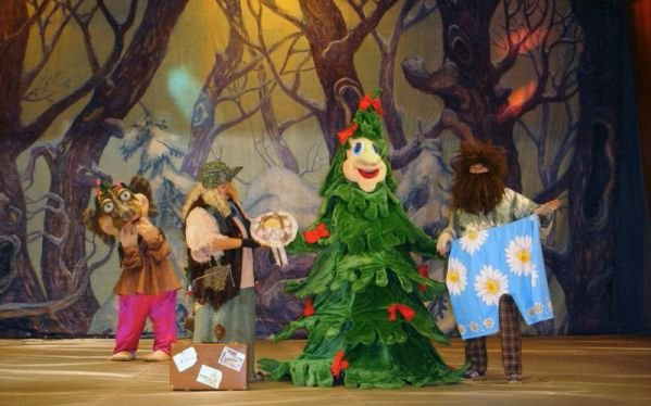 Pushkin_mostwinter_tree